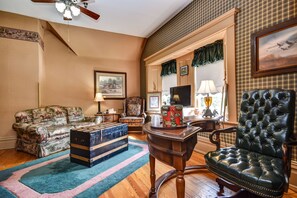 Suite (Hunt) | Una cassaforte in camera, con stile personalizzato