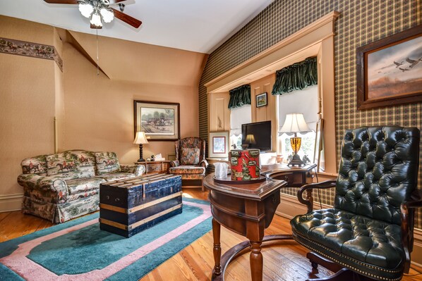 A living room with a sofa, a chair, a table, and a decorative box. - The Mansion at Elfindale (Springfield)