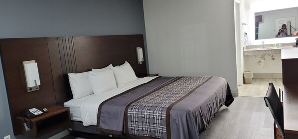 Standard Room, 1 King Bed, Accessible