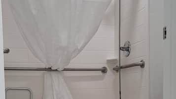 Combined shower/tub, hair dryer, towels