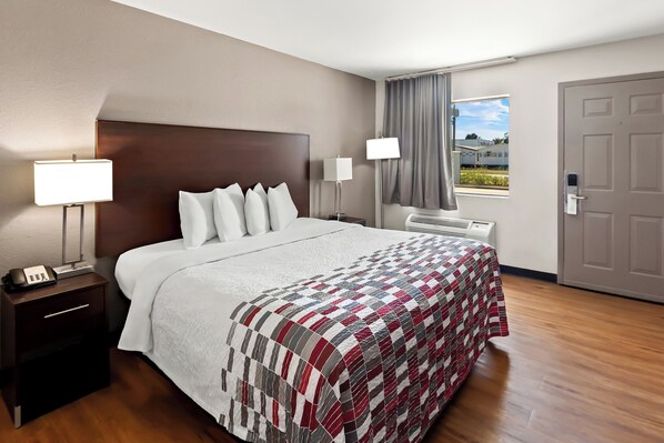 Superior Room, 1 King Bed, Accessible, Non Smoking | Desk, laptop workspace, iron/ironing board, free WiFi