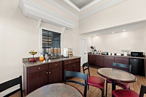 Free daily continental breakfast