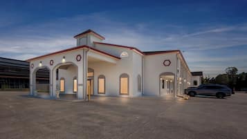 住宿正面 (夜晚)