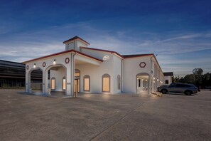 住宿正面 (夜晚)