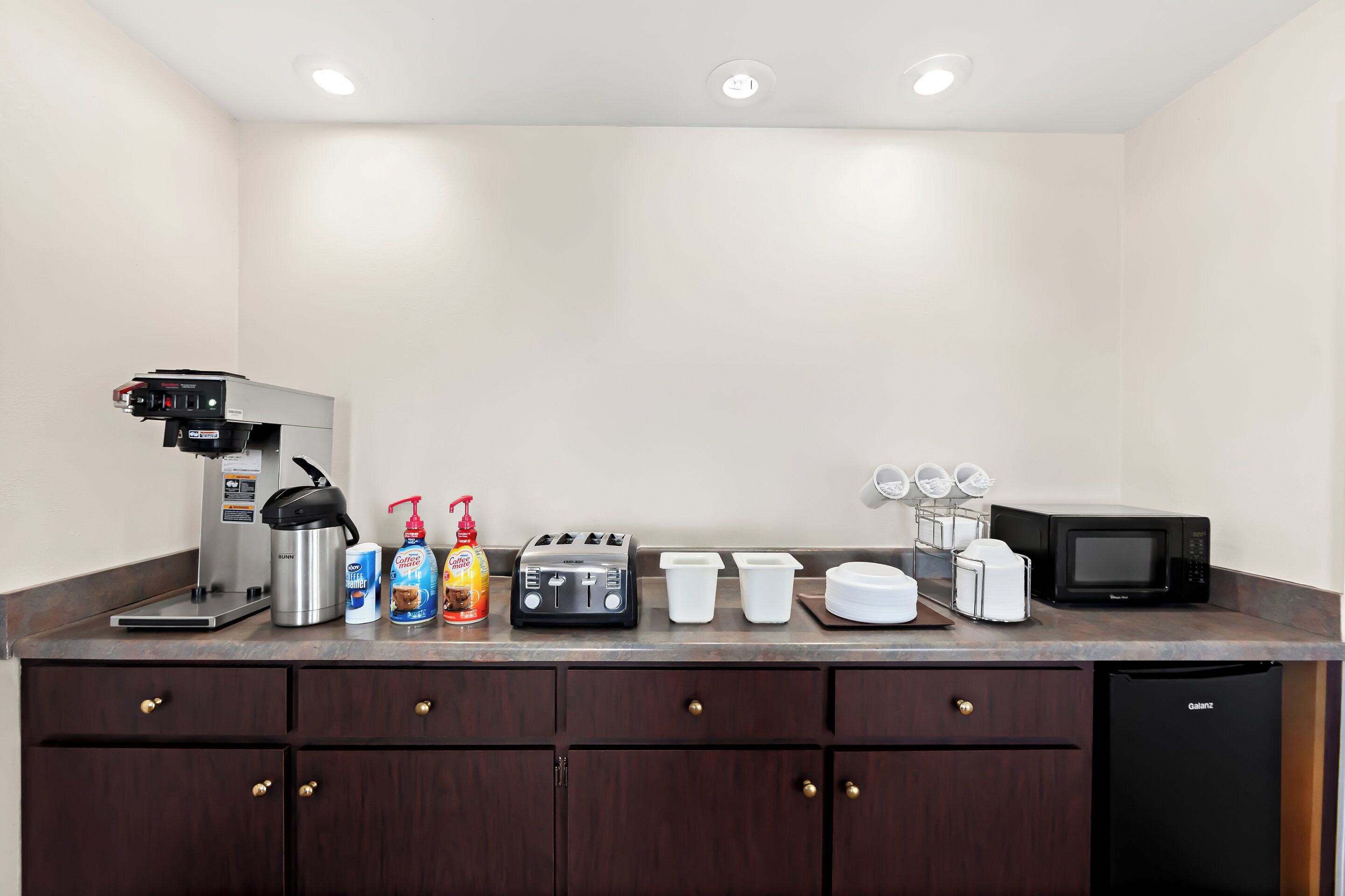 Tägliches inbegriffenes kontinentales Frühstück