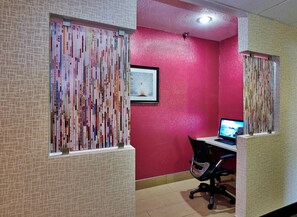A room with a red wall, a desk with a computer, and a chair. - Holiday Inn Express & Suites Birmingham South - Pelham by IHG (Pelham)