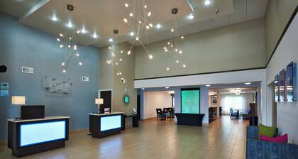 Holiday Inn Express & Suites Birmingham South - Pelham by IHG