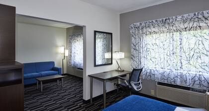 Holiday Inn Express & Suites Birmingham South - Pelham by IHG