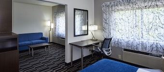 Holiday Inn Express & Suites Birmingham South - Pelham by IHG