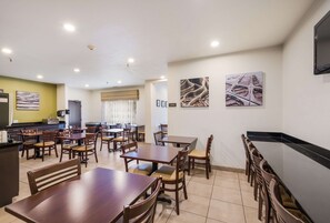 Free daily buffet breakfast  - Sleep Inn Flagstaff (Flagstaff)