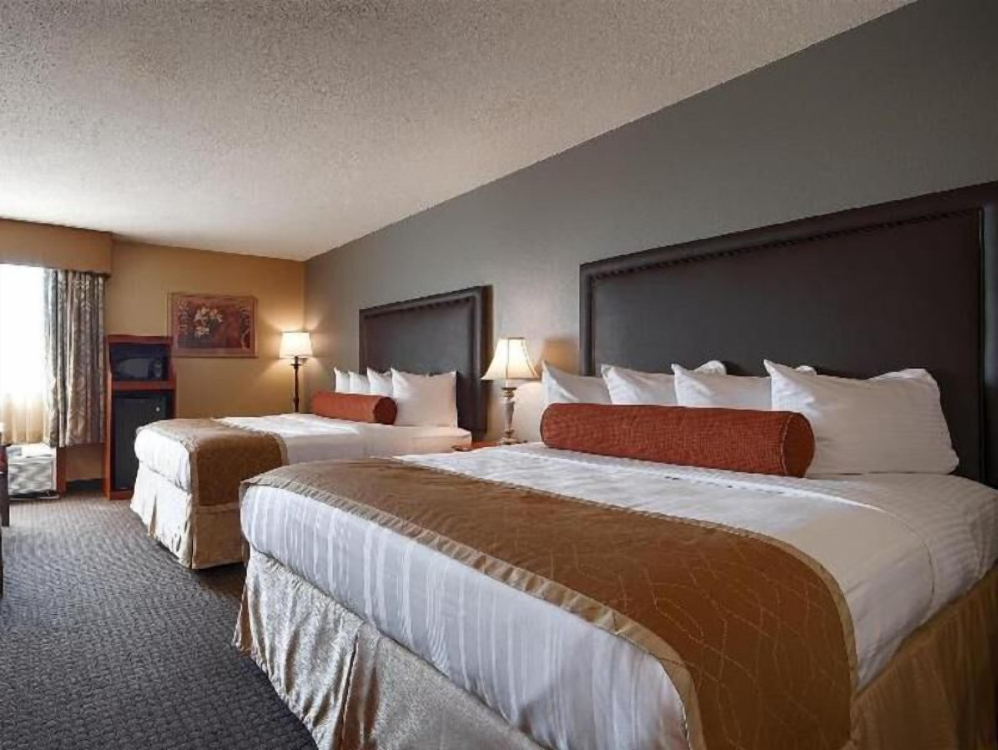 Premium bedding, pillowtop beds, in-room safe, desk