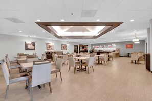 Free daily buffet breakfast - Best Western Plus The Charles Hotel (St. Charles)