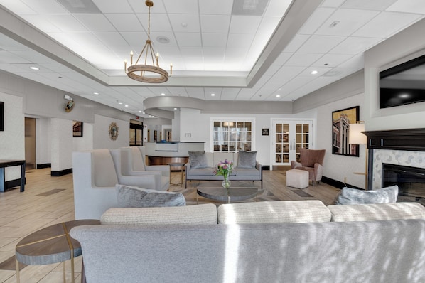 Lobby sitting area - Best Western Plus The Charles Hotel (St. Charles)