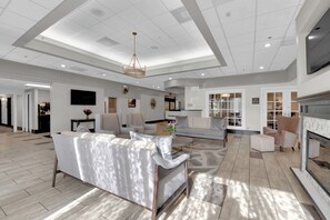 Lobby sitting area - Best Western Plus The Charles Hotel (St. Charles)