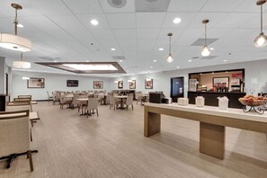 Free daily buffet breakfast - Best Western Plus The Charles Hotel (St. Charles)