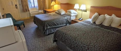 Bureau, draps fournis, réveils