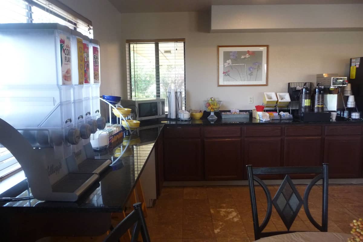 free daily continental breakfast