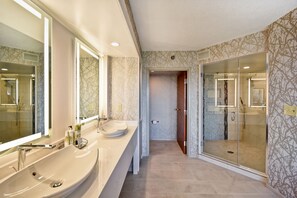 Suite presidencial, 1 cama de matrimonio grande, no fumadores | Ropa de cama de alta calidad, caja fuerte, escritorio