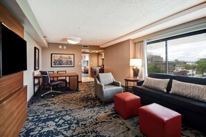 Premium bedding, in-room safe, desk, laptop workspace