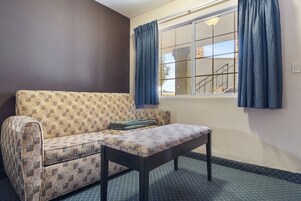 Decoración personalizada, muebles diferentes y escritorio
