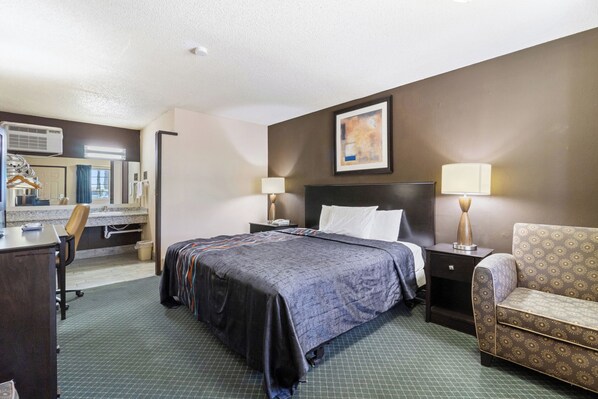 Standard Room, 1 King Bed, Non Smoking | Individually decorated, individually furnished, desk, iron/ironing board - Economy Inn Barstow (Barstow)