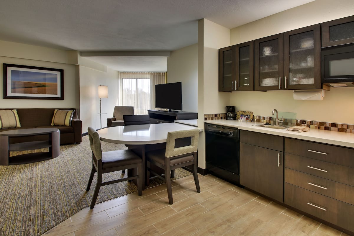 fridge, microwave, stovetop, dishwasher