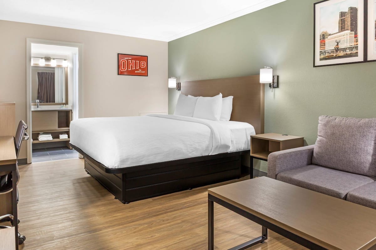 Suite, 1 King Bed with Sofa bed, Non Smoking | Premium bedding, desk, blackout drapes, iron/ironing board