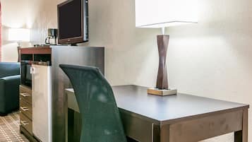 Habitación, 1 cama doble, accesible para personas con discapacidad, no fumadores | Ropa de cama de alta calidad, escritorio, cortinas opacas