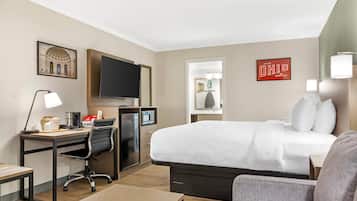 Suite, 1 King Bed with Sofa bed, Non Smoking | Premium bedding, desk, blackout curtains, iron/ironing board