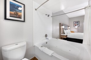 Standard Room, 1 King Bed, Non Smoking, Jetted Tub | Bathroom - Best Western Inn Florence (Florence)