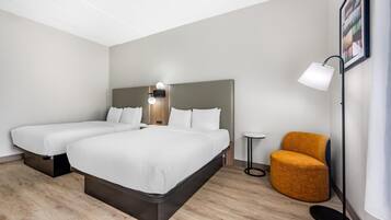 Quarto standard, 2 camas Queen, para não fumantes, geladeira | Roupas de cama de algodão egípcio, roupas de cama premium