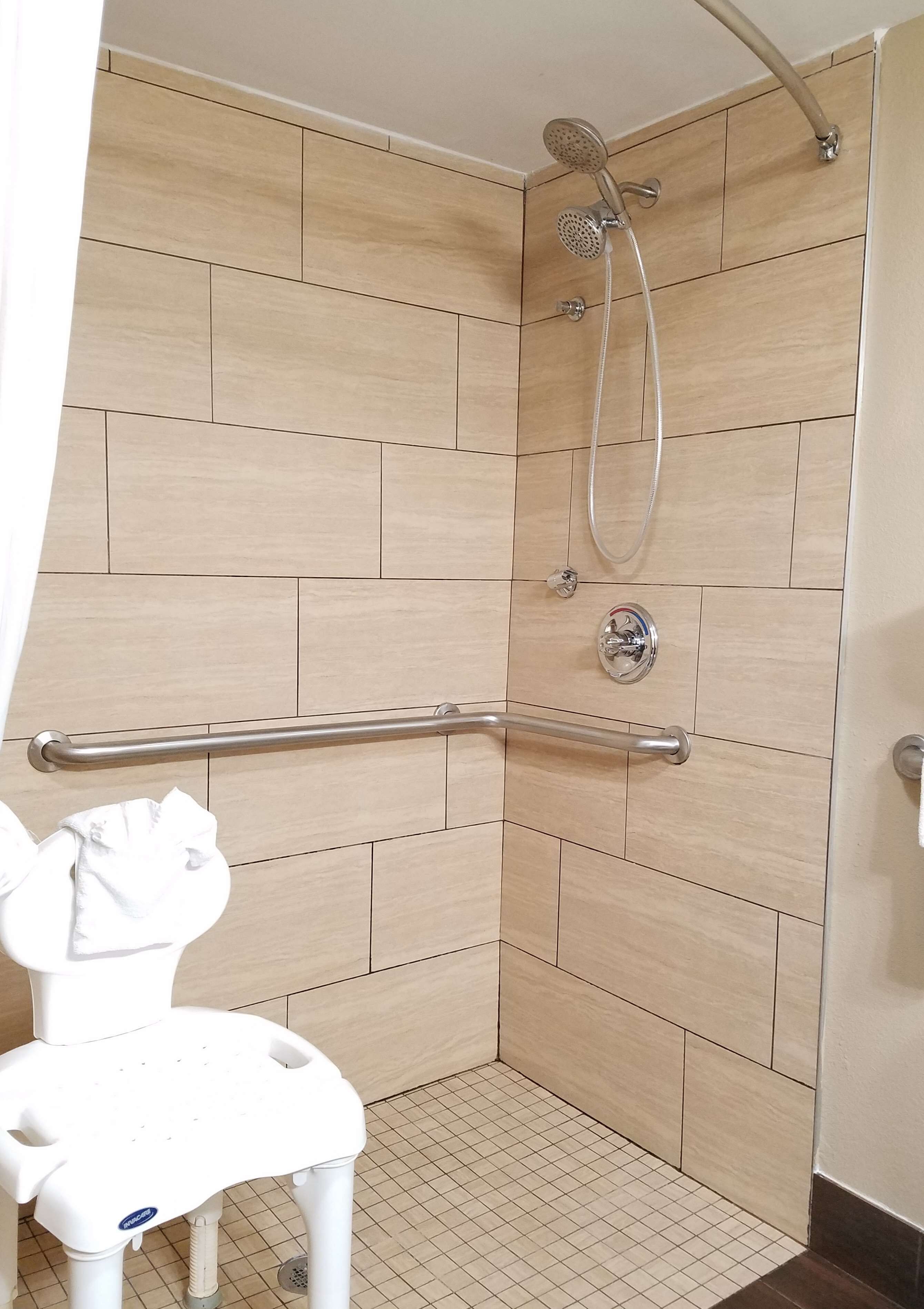 combined shower/bathtub, free toiletries, hair dryer, towels