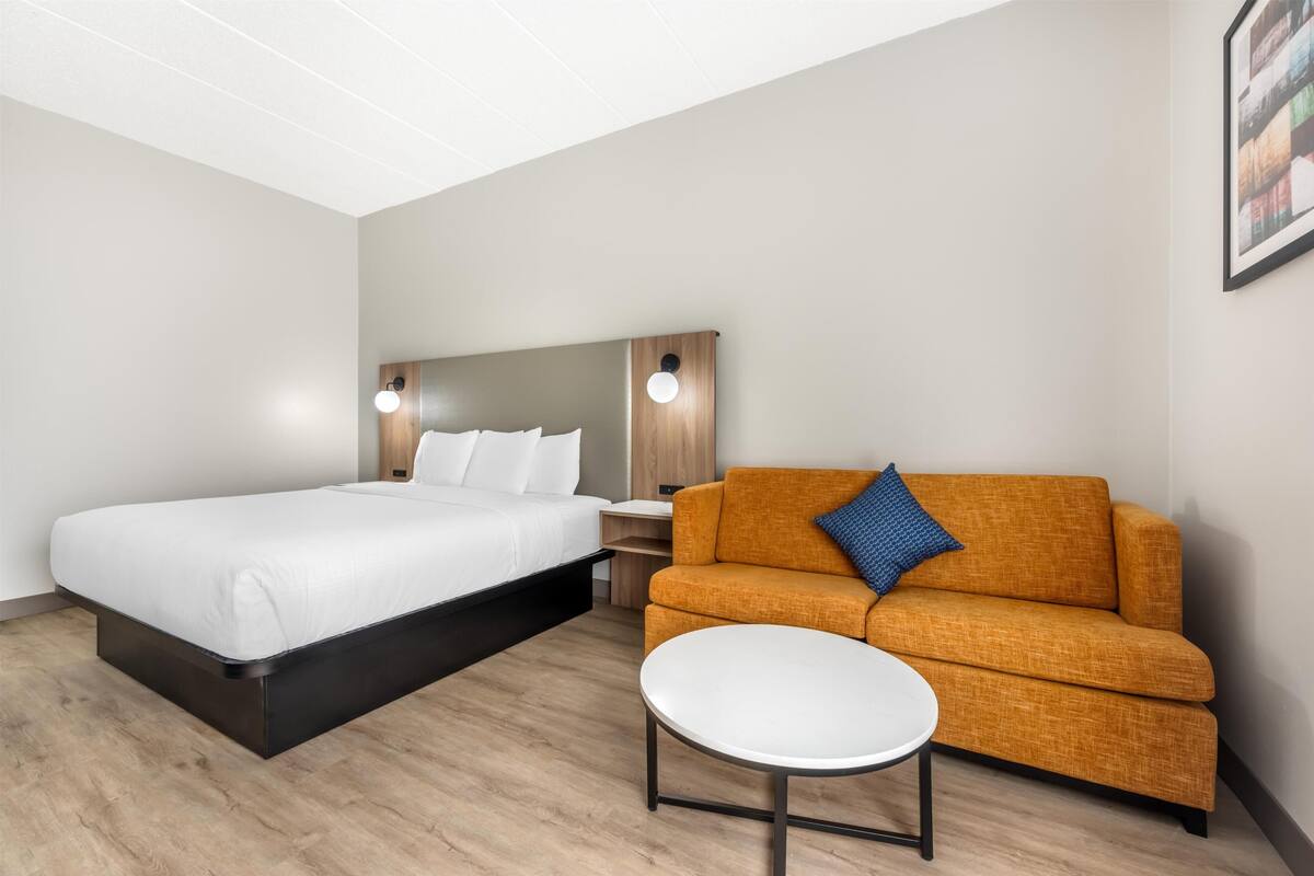 Egyptian cotton sheets, premium bedding, down comforters, pillowtop beds