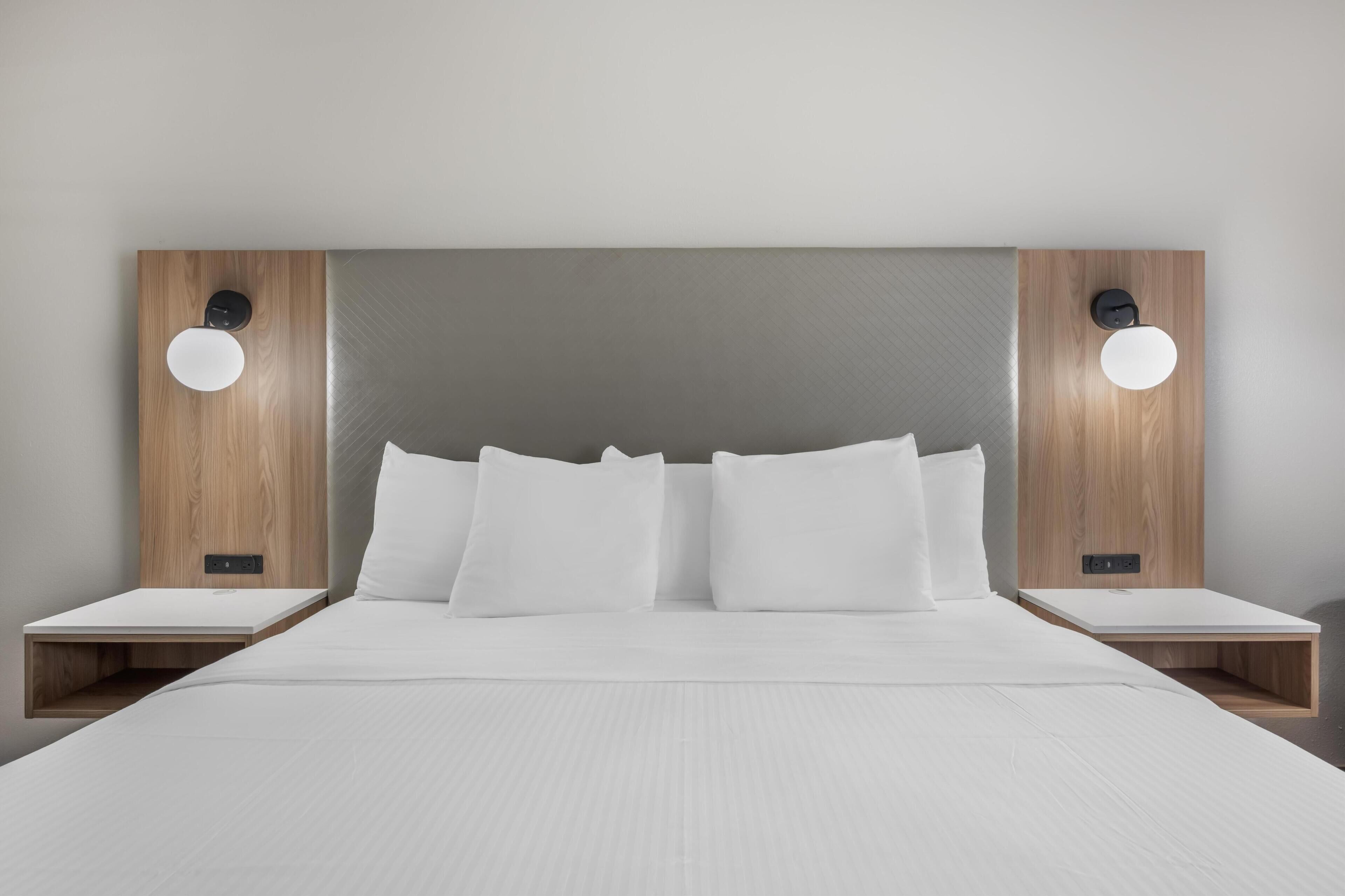 Habitación estándar, 1 cama de matrimonio grande, no fumadores, bañera de hidromasaje | Sábanas de algodón egipcio y ropa de cama de alta calidad