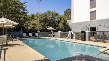 Alberca al aire libre por temporada