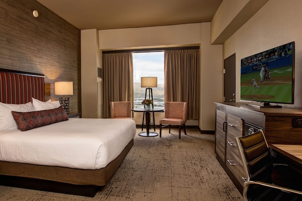 Seprai premium, bantalan ekstra lembut, brankas, dan tirai kedap cahaya