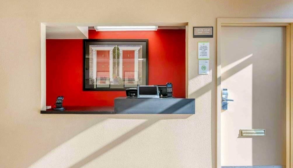 ฝ่ายต้อนรับ