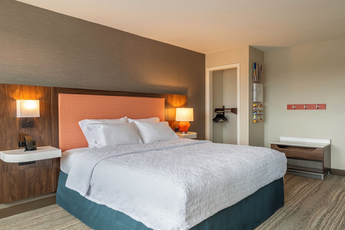 Hochwertige Bettwaren, Pillowtop-Betten, Schreibtisch