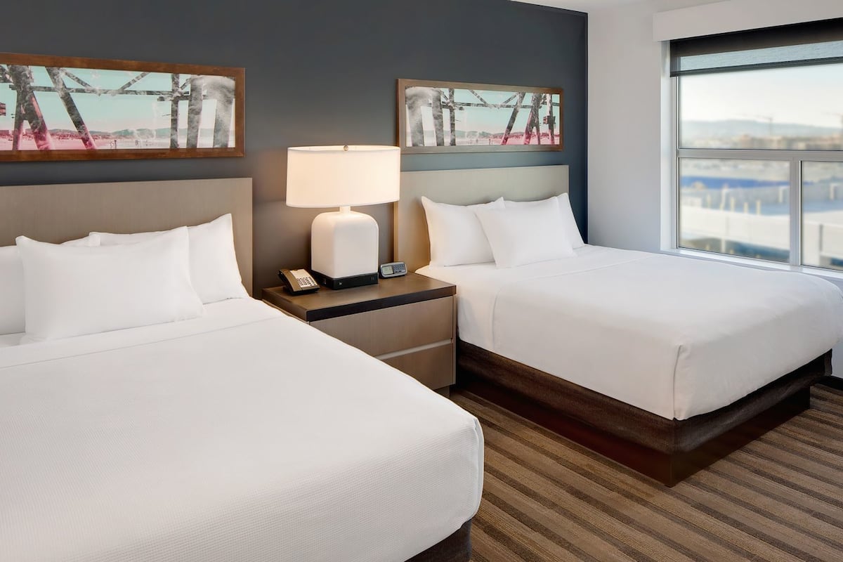 Premium bedding, in-room safe, desk, laptop workspace