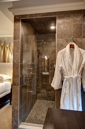 Habitación Deluxe, 1 cama King size, para no fumadores | Regadera en el baño
