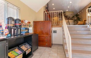 Tägliches inbegriffenes Frühstück zum Mitnehmen