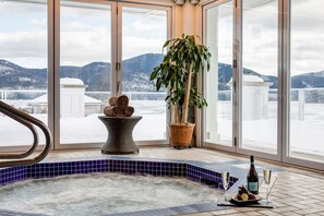 Indoor spa tub