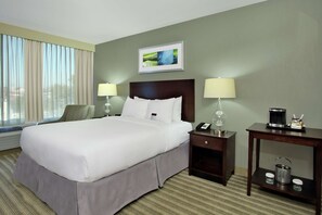 39-inch flat-screen TV with cable channels, TV - DoubleTree by Hilton Hotel Newark Ohio (Newark)