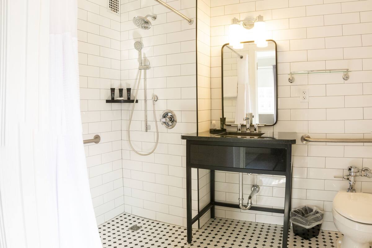 room, accessible (hotel single queen) | bathroom | free toiletries, hair dryer, towels