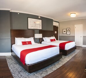 Zimmer (Hotel Double Queen Bed)