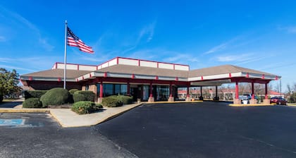 Econo Lodge Inn & Suites Conference Center