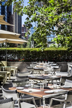 2 restaurants, breakfast, lunch, dinner served; French cuisine 