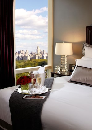 Premium bedding, in-room safe, desk, blackout drapes