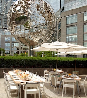 2 restaurants, breakfast, lunch, dinner served; French cuisine