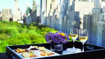 Premium bedding, in-room safe, desk, blackout drapes